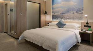 Un pat sau paturi într-o cameră la hailihotel