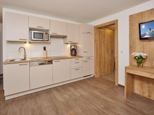 Kuchyň nebo kuchyňský kout v ubytování Appartement Gästehaus Bergkristall
