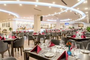 Restaurace v ubytování Royal Lotus Hotel Danang