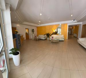 Rúm í herbergi á Strandhotel Faak