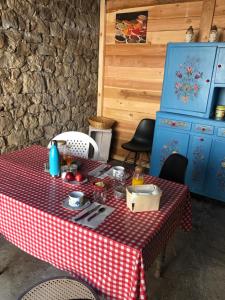 Foto sihtkohas Saint-Genest-de-Bauzon asuva majutusasutuse Chambre atypique dans une cave voutée avec petit déjeuner galeriist