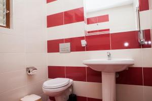 Koupelna v ubytování Hotel Pini