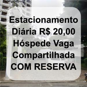 圣保罗Só Mulheres Cobertura Duplex Alto Padrão Shows Ginásio Parque Ibirapuera Jardins Av Paulista Paraíso Vl Mariana的建筑物窗户上的标志
