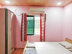 Postel nebo postele na pokoji v ubytování Aarushmay Resort