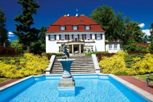 Bazén v ubytování Hotel Veba nebo v jeho okolí
