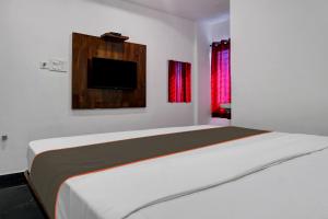 Postel nebo postele na pokoji v ubytování Hotel O Sai Inn Lodging