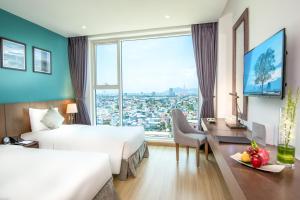 Postel nebo postele na pokoji v ubytování Royal Lotus Hotel Danang