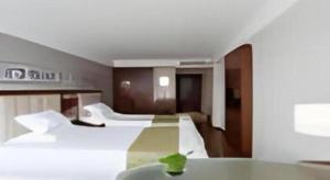 Yitel Collection Hangzhou Binjiang Jiangnan Avenue Baolongcheng客房内的一张或多张床位