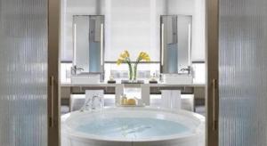 Uma casa de banho em The Landmark Mandarin Oriental Hong Kong
