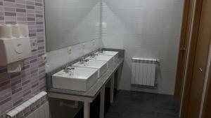 A bathroom at Albergue O Trisquel