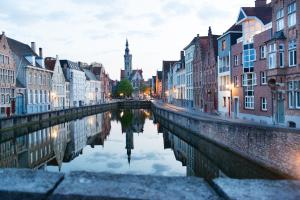 Pemandangan umum bagi Bruges atau pemandangan bandar yang diambil dari penginapan & sarapan