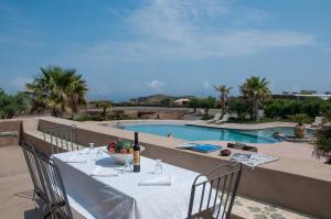 Bazén v ubytovaní Resort Acropoli alebo v jeho blízkosti