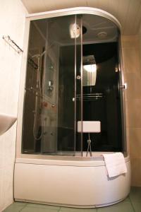 Hotel Viona tesisinde bir banyo