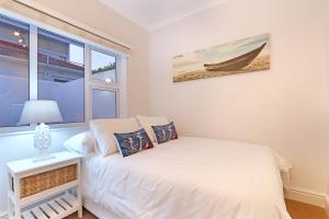 Gallery image of Camps Bay Beach Apartment in Cape Town