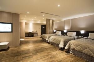 a hotel room with two beds and a flat screen tv at VeryGood Business Hotel in Huatan +43 photos