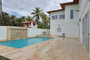 Bazén v ubytování Palenque Beachfront Mini Resort nebo v jeho okolí + 17 fotografií