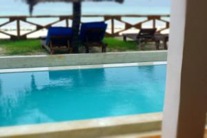 Πισίνα στο ή κοντά στο Amani Beach Villa +14 φωτογραφίες