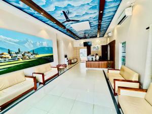 a lobby with a large painting on the wall at Kwality Beach Resort in Beni Ghāt