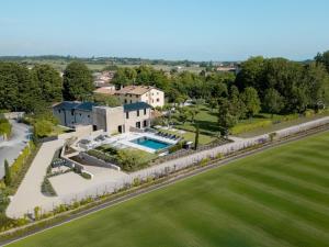 Bazén v ubytování Appartament, Resort Corte Renèè, lago di Garda nebo v jeho okolí