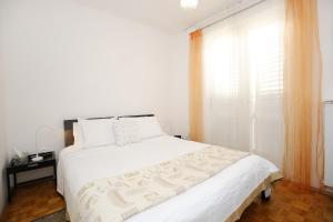 Postel nebo postele na pokoji v ubytování Prokonzul 2BR apartment in old town