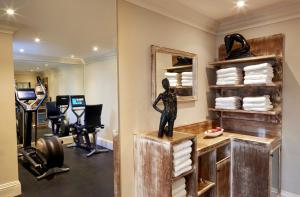 a room with a gym with a statue on a counter at The Goring in London