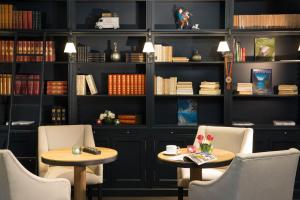 Gallery image of H&ocirc;tel Albert 1er Paris Lafayette in Paris