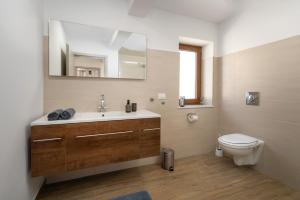 Villa Vito an peaceful escape near historic townにあるバスルーム