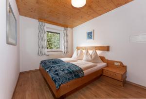 Postel nebo postele na pokoji v ubytování Gästehaus Herrmann + 37 fotografií