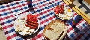 Mad i feriehuset eller i nærheden