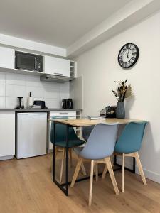 Η κουζίνα ή μικρή κουζίνα στο Logement 7 cosy centre et gare