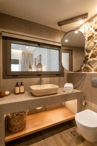 Et badeværelse på Aqua Pearl Milos + 64 billeder