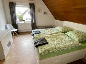 a bedroom with a bed and a window at Ferienwohnung Gisela in Ascheberg