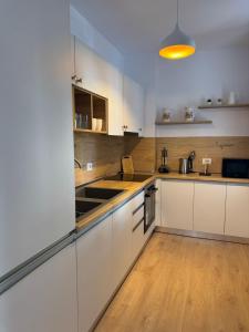 Η κουζίνα ή μικρή κουζίνα στο E2 Seaside Stay +25 φωτογραφίες