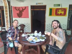 Gestir sem dvelja á Sigiriya Lions Rest Hostel