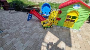 Herní místnost nebo prostor pro děti v ubytování Pokoje u Celinki