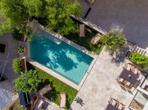 Casa Columba - 4 Star Design Boutique Hotel with Outdoor Pool & Private Garden内部或周边的泳池