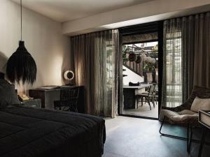 Uma área de estar em Myconian O, a Member of Design Hotels