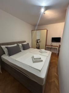 Μια τηλεόραση ή/και κέντρο ψυχαγωγίας στο Apartments Irena
