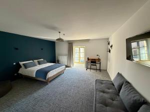 a bedroom with a bed and a couch at Le Billot in Bologne