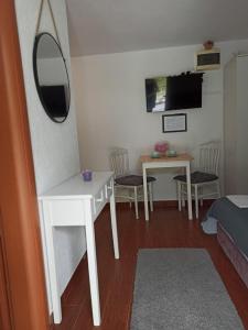 TV a/nebo společenská místnost v ubytování Apartman Tristan