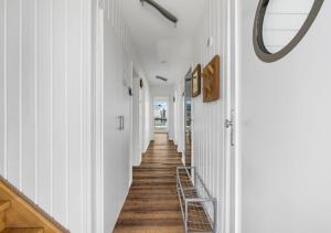 Fotografie z fotogalerie ubytování Schwimmendes Ferienhaus Swimming Lounge v destinaci Kappeln