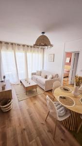 Ένα ή περισσότερα κρεβάτια σε δωμάτιο στο Le Cocon de la Bizontine