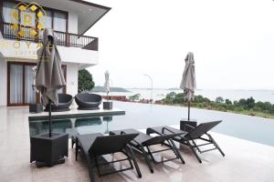 Gallery image of Villa Harimau - Pinewood by Royal Suites  +41 photos