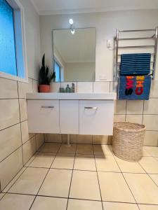 Ένα μπάνιο στο The Renovated Retreat +11 φωτογραφίες