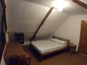 Postel nebo postele na pokoji v ubytování Bangka Hostels