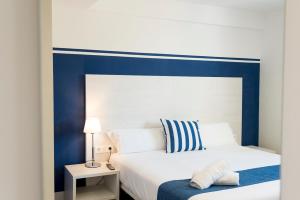 Posteľ alebo postele v izbe v ubytovaní Hotel Náutico Santander