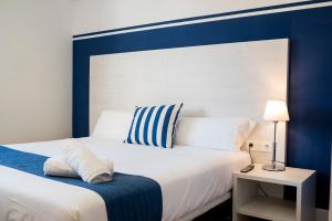 Posteľ alebo postele v izbe v ubytovaní Hotel Náutico Santander
