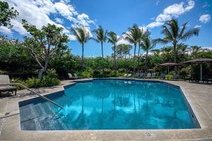Πισίνα στο ή κοντά στο 2BR ocean and sunset views in Mauna Lani point