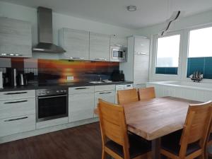 Kuchyň nebo kuchyňský kout v ubytování Schwimmendes Ferienhaus Swimming Lounge + 25 fotografií