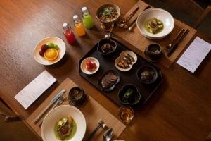 Makanan di atau berdekatan hotel